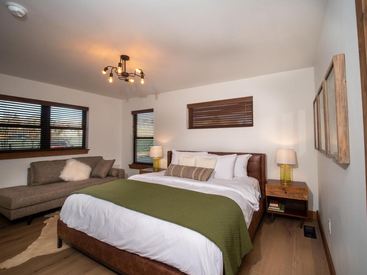 Chic Retreat Indoor Outdoor Fireplace, Private Jacuzzi, Great Location! Естес Парк Екстериор снимка