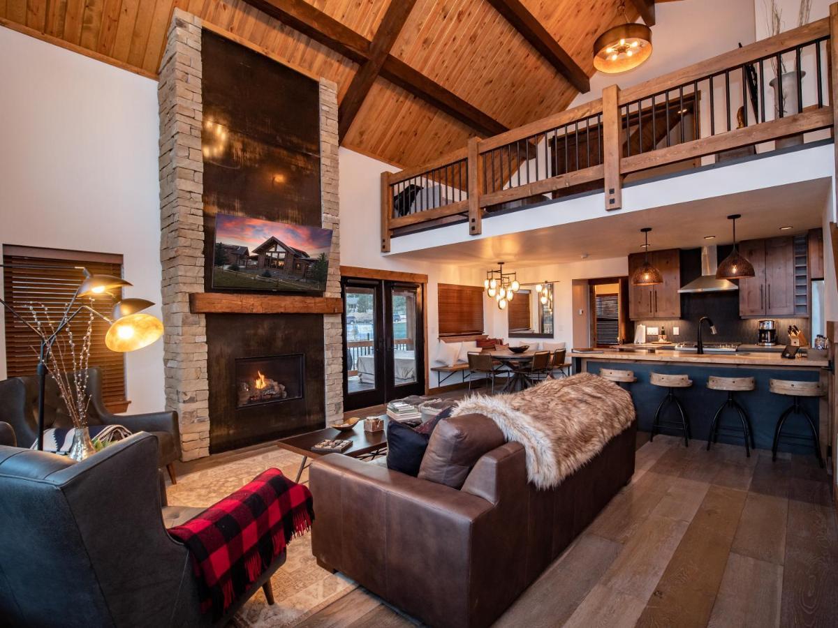 Chic Retreat Indoor Outdoor Fireplace, Private Jacuzzi, Great Location! Естес Парк Екстериор снимка