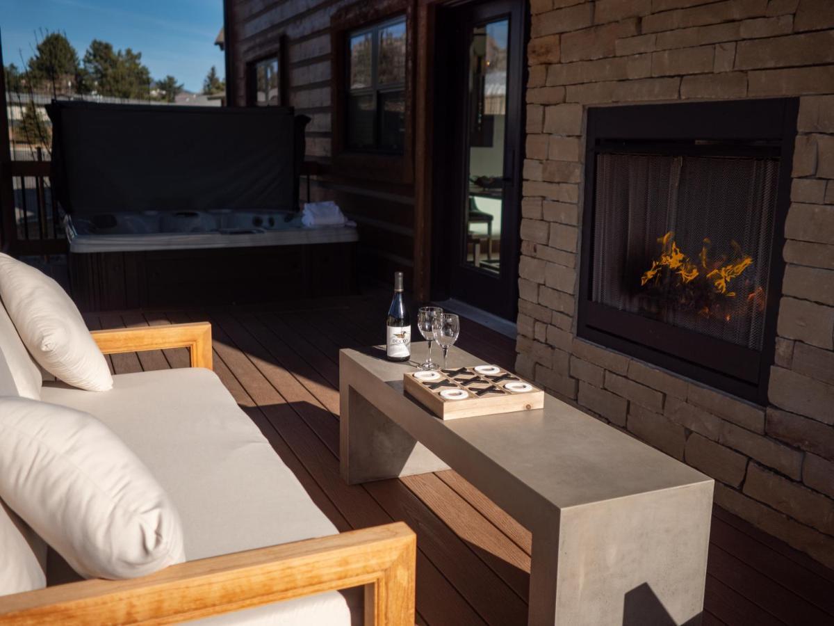 Chic Retreat Indoor Outdoor Fireplace, Private Jacuzzi, Great Location! Естес Парк Екстериор снимка